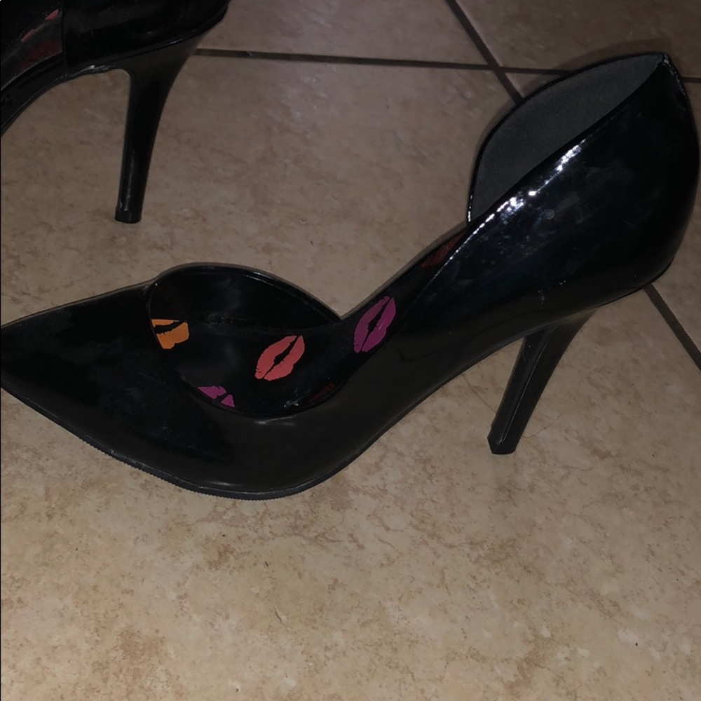 Heels - Picture 2 of 3